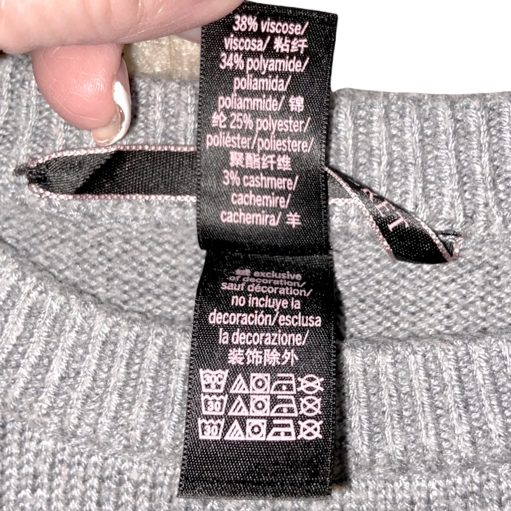 NWOT VICTORIA’S SECRET Angel Logo Gray Sweater Size Small - Picture 5 of 11